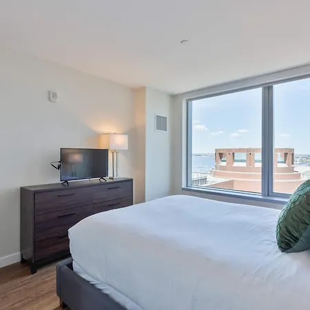 Luxury Apt Seaport With Gym And Pool